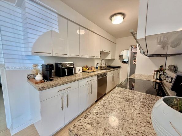 125 NE 150th St, Miami FL 33161