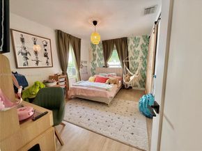 125 NE 150th St, Miami FL 33161