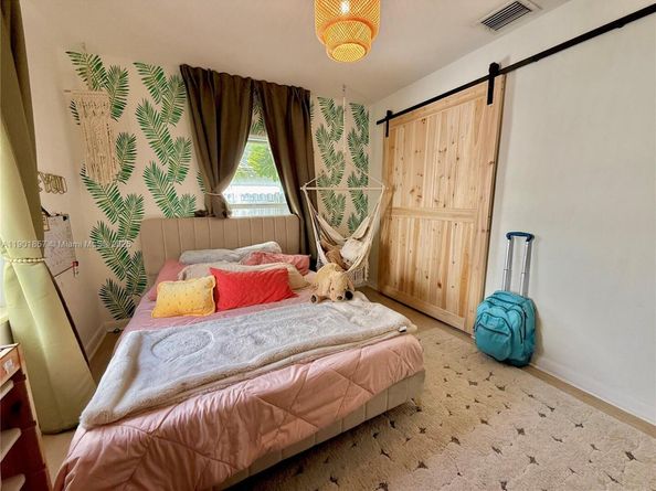 125 NE 150th St, Miami FL 33161