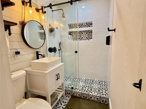 125 NE 150th St, Miami FL 33161