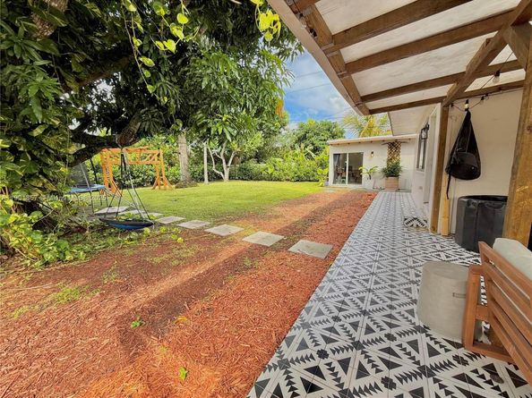 125 NE 150th St, Miami FL 33161