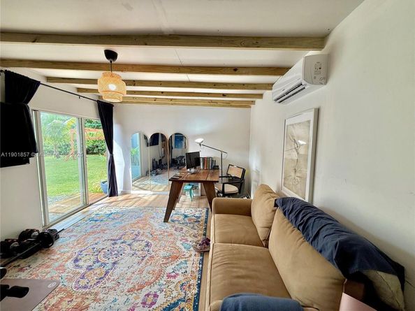 125 NE 150th St, Miami FL 33161