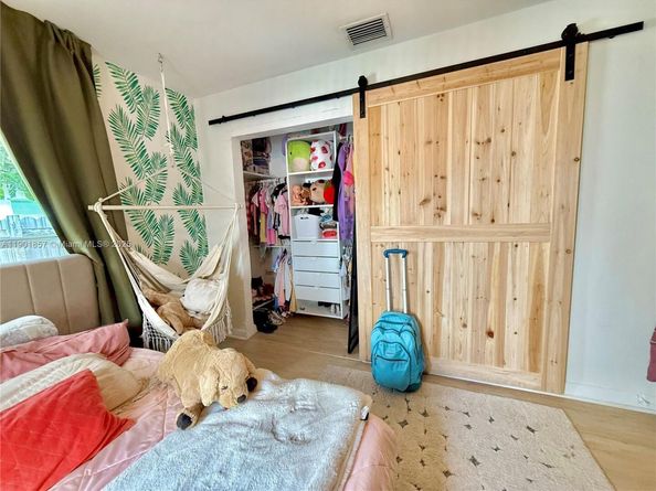 125 NE 150th St, Miami FL 33161