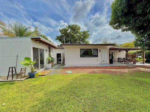 125 NE 150th St, Miami FL 33161