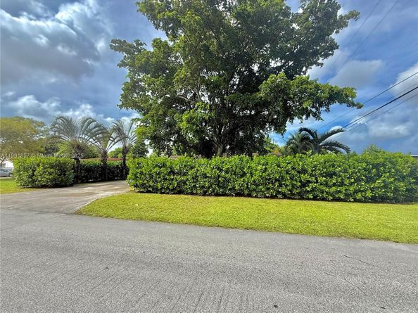 125 NE 150th St, Miami FL 33161