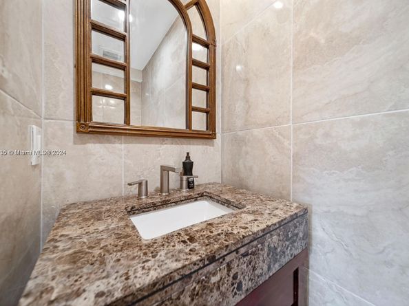 615 NW 10th Ter 1, Fort Lauderdale FL 33311