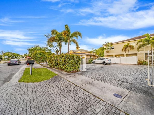 615 NW 10th Ter 1, Fort Lauderdale FL 33311