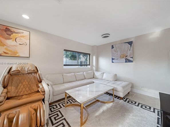 615 NW 10th Ter 1, Fort Lauderdale FL 33311