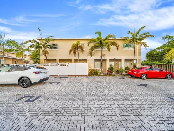 615 NW 10th Ter 1, Fort Lauderdale FL 33311