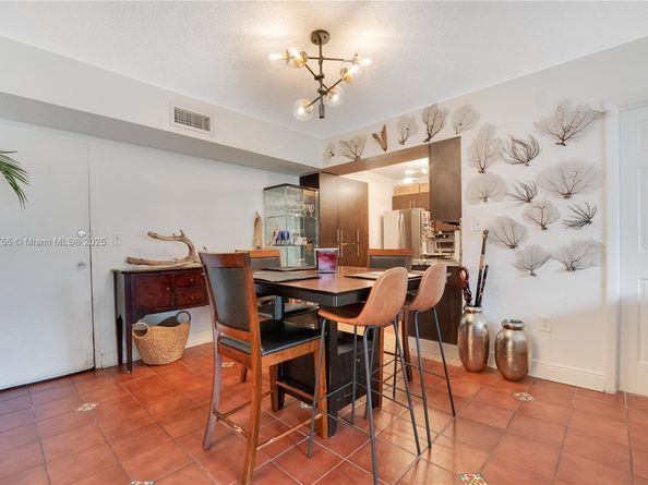 4705 NW 7th St 1017, Miami FL 33126