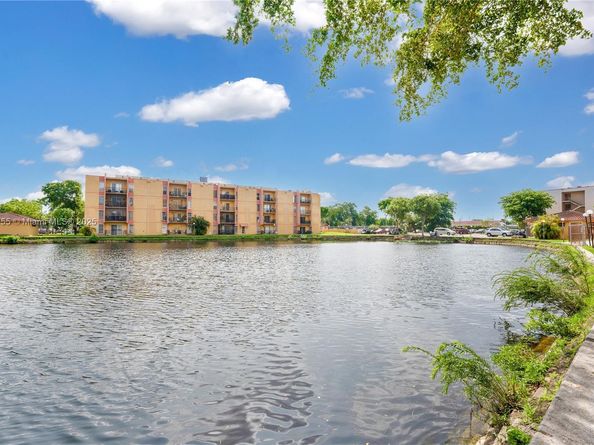 4705 NW 7th St 1017, Miami FL 33126