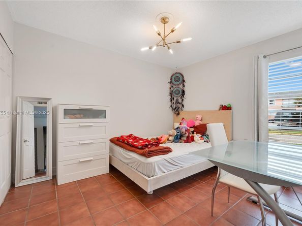 4705 NW 7th St 1017, Miami FL 33126