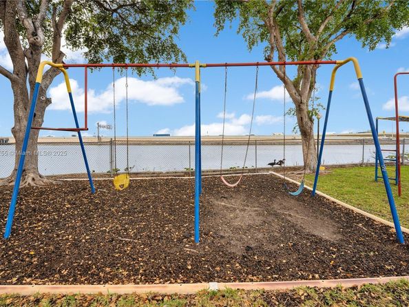 4705 NW 7th St 1017, Miami FL 33126