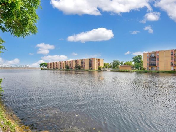 4705 NW 7th St 1017, Miami FL 33126