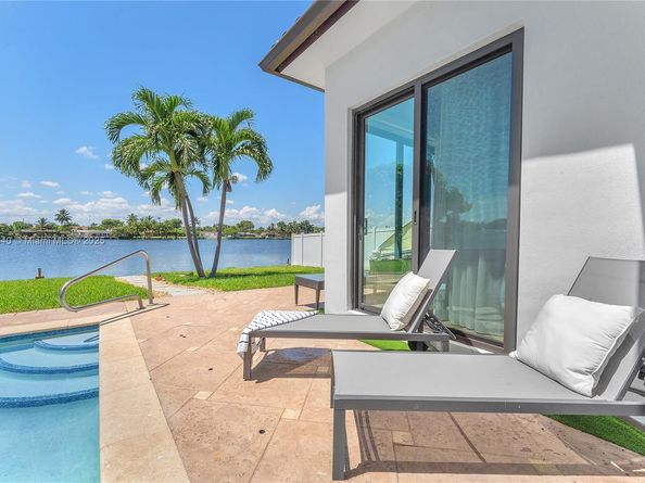 21100 NE 25th Ct, Miami FL 33180