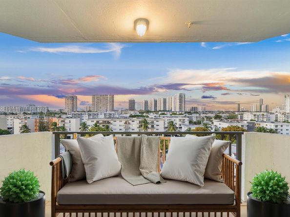 3703 NE 166th St 808, North Miami Beach FL 33160