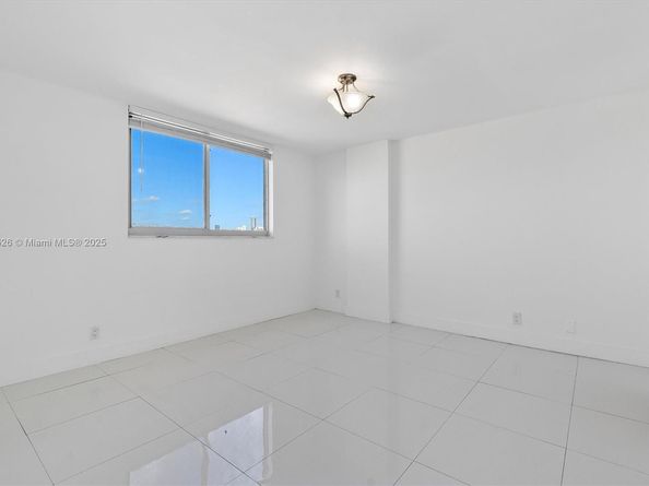 3703 NE 166th St 808, North Miami Beach FL 33160