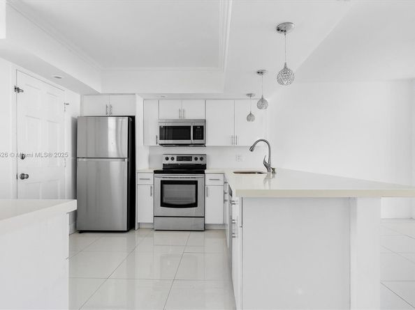 3703 NE 166th St 808, North Miami Beach FL 33160