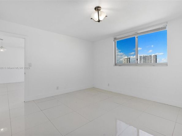 3703 NE 166th St 808, North Miami Beach FL 33160
