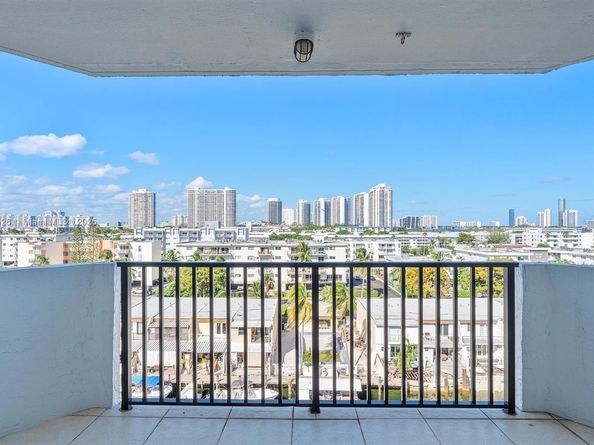 3703 NE 166th St 808, North Miami Beach FL 33160