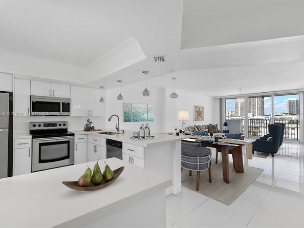 3703 NE 166th St 808, North Miami Beach FL 33160