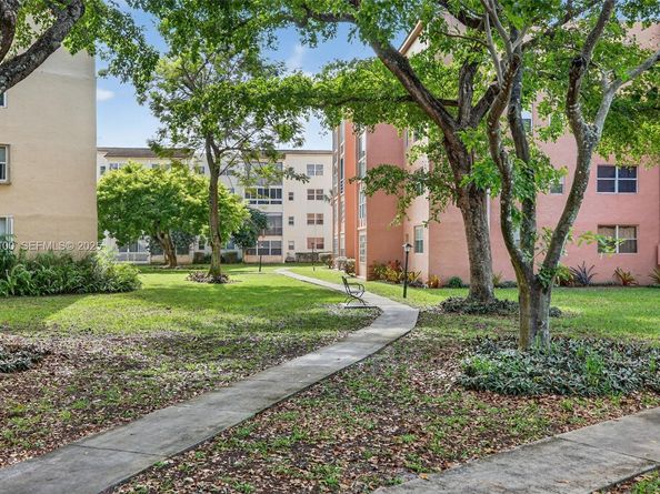 2841 Somerset Dr 106, Lauderdale Lakes FL 33311