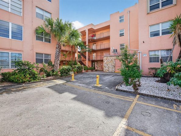 2841 Somerset Dr 106, Lauderdale Lakes FL 33311