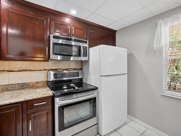 2841 Somerset Dr 106, Lauderdale Lakes FL 33311