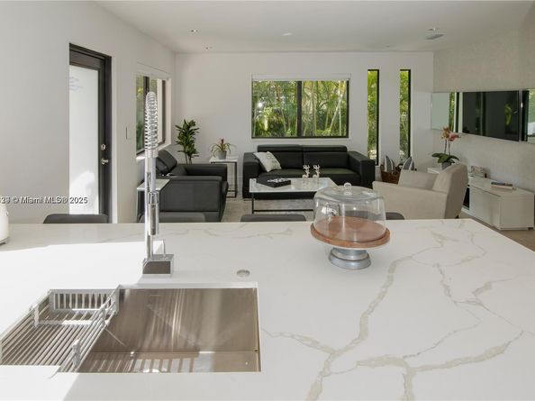 77 NE 43rd St, Miami FL 33137