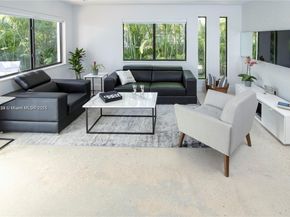 77 NE 43rd St, Miami FL 33137