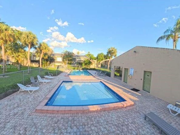 9441 NW 15th St 232, Pembroke Pines FL 33024