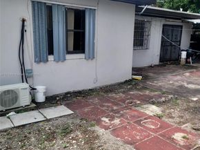 975 NE 135th St, North Miami FL 33161