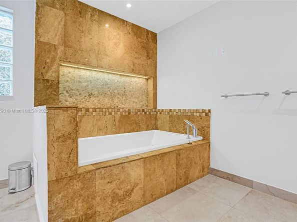 3443 NE 166th St, North Miami Beach FL 33160