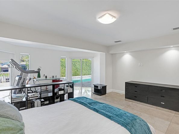 3443 NE 166th St, North Miami Beach FL 33160