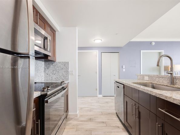 2889 Mcfarlane Rd 1014, Coconut Grove FL 33133