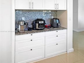 945 NE 34th Ave 204, Homestead FL 33033