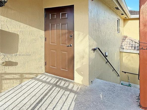 945 NE 34th Ave 204, Homestead FL 33033