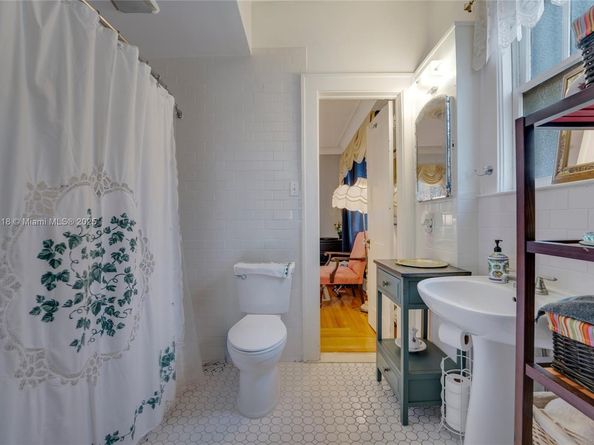 405 SW 11th Ave, Miami FL 33130