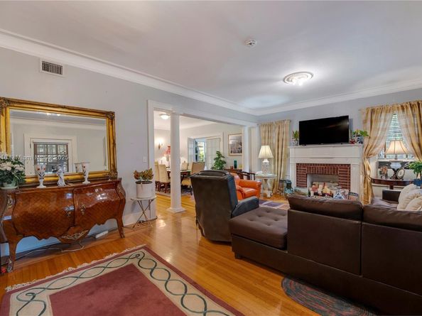 405 SW 11th Ave, Miami FL 33130