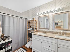 955 Azure Ln, Weston FL 33326