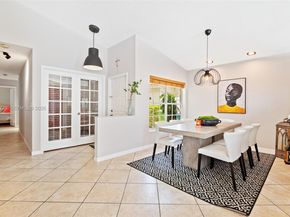 955 Azure Ln, Weston FL 33326