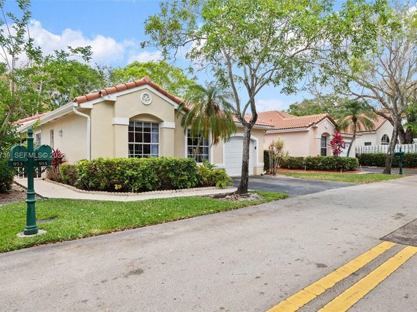 955 Azure Ln, Weston FL 33326