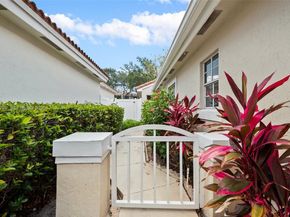 955 Azure Ln, Weston FL 33326