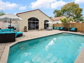 955 Azure Ln, Weston FL 33326