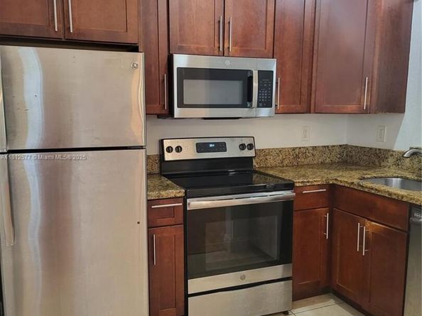 340 84th St 2, Miami Beach FL 33141