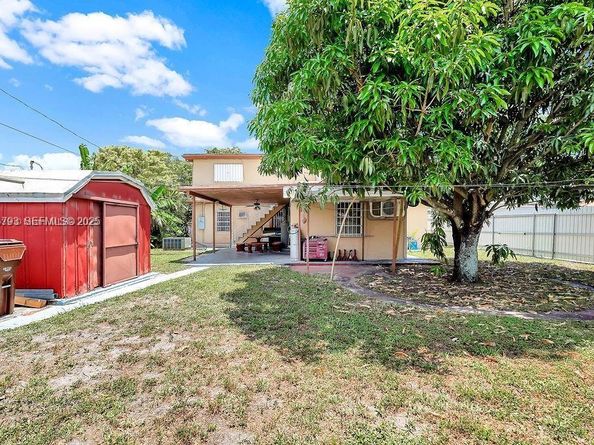 911 E 9th Pl, Hialeah FL 33010