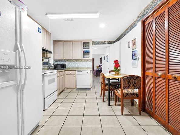 911 E 9th Pl, Hialeah FL 33010