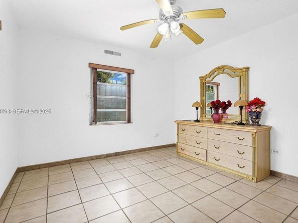 911 E 9th Pl, Hialeah FL 33010