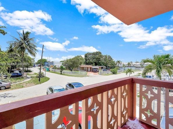 911 E 9th Pl, Hialeah FL 33010