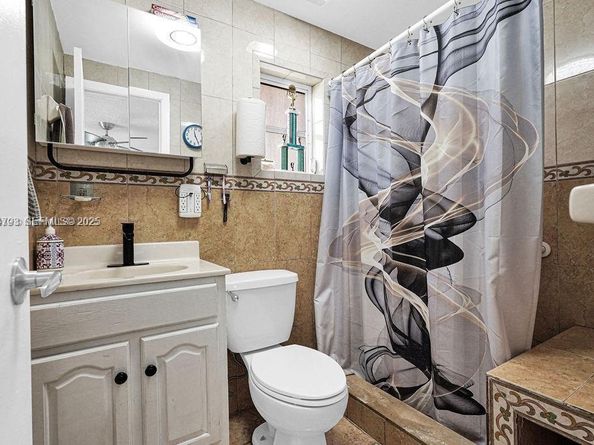 911 E 9th Pl, Hialeah FL 33010